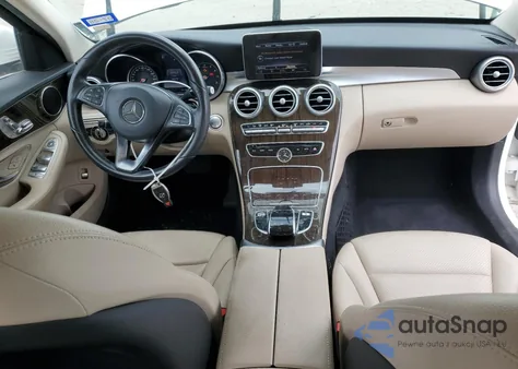 2016 Mercedes-Benz C 300 z USA, uszkodzony, nr VIN 55SWF4JB7GU130688